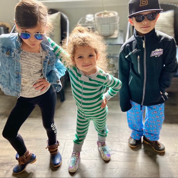 Meet your posher, Jessica 💜 - Picture 4 of 16